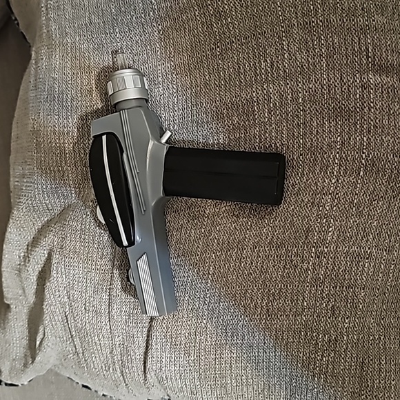 Star Trek TOS Classic Phaser - Picture 3 of 4